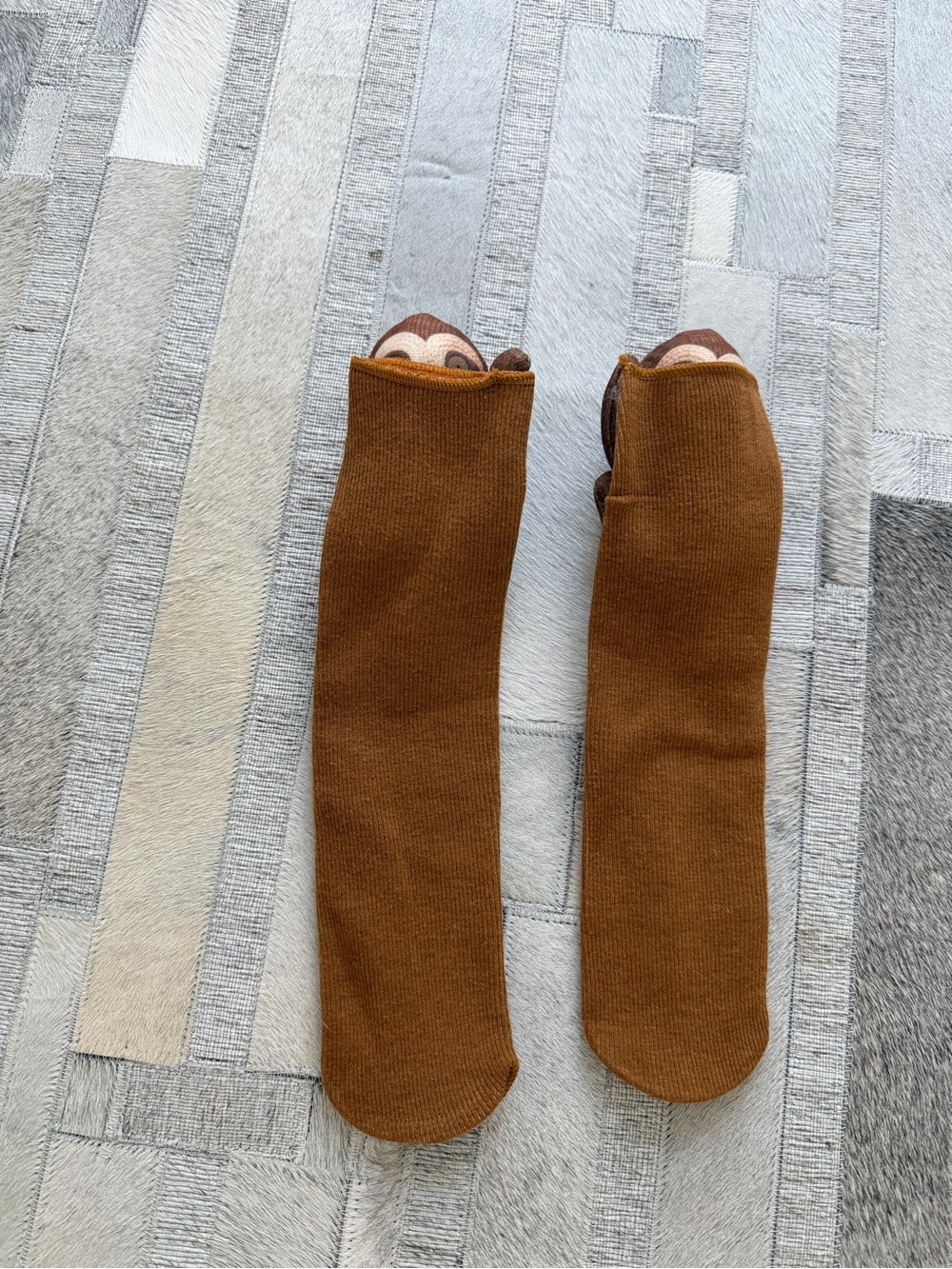 Fun sloth socks 🦥 - Picture 2 of 2